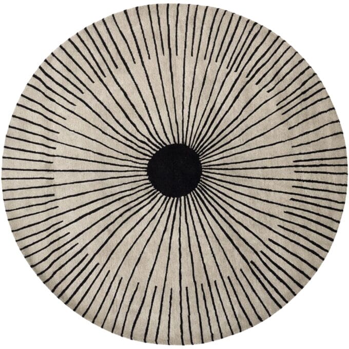 The VP Rays round carpet in greige by designer Verner Panton. The carpet is hand-knotted in Nepal.